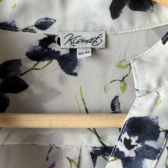 Kismet White Floral Blouse - Picture 2 of 13